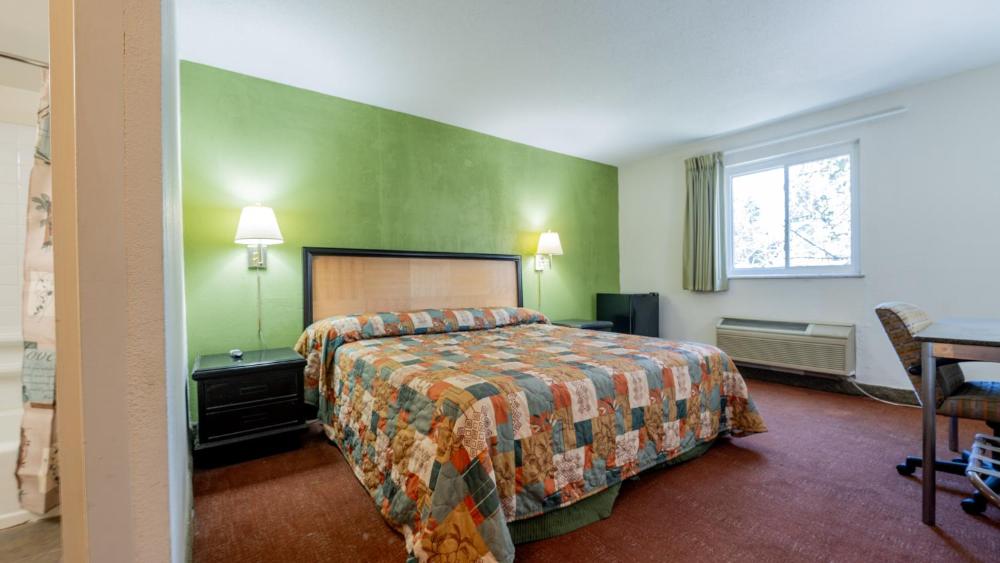 Deluxe King Room interior